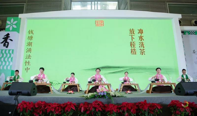 2018梧州六堡茶行銷(xiāo)全球國(guó)際營(yíng)銷(xiāo)論壇圓滿(mǎn)舉行!