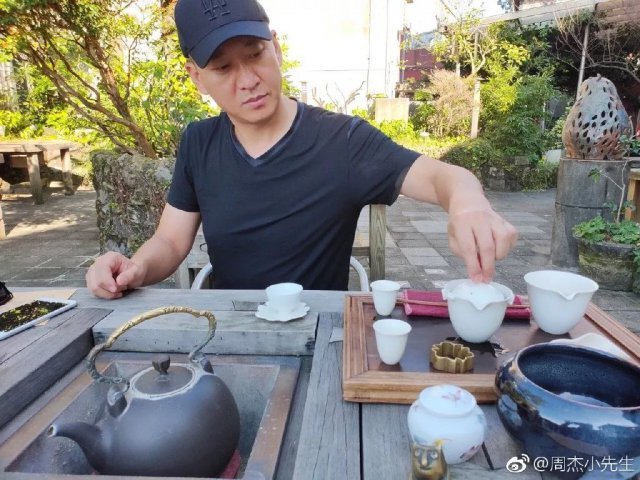 周杰在娛樂圈混不下去了？人家可是低調的億萬富豪！