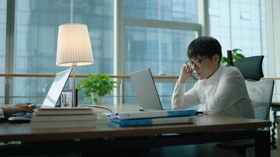 長虹暖心短片《爸媽的新視界》正式發布，只需一步“煥新”溫暖