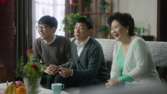 長虹暖心短片《爸媽的新視界》正式發布，只需一步“煥新”溫暖