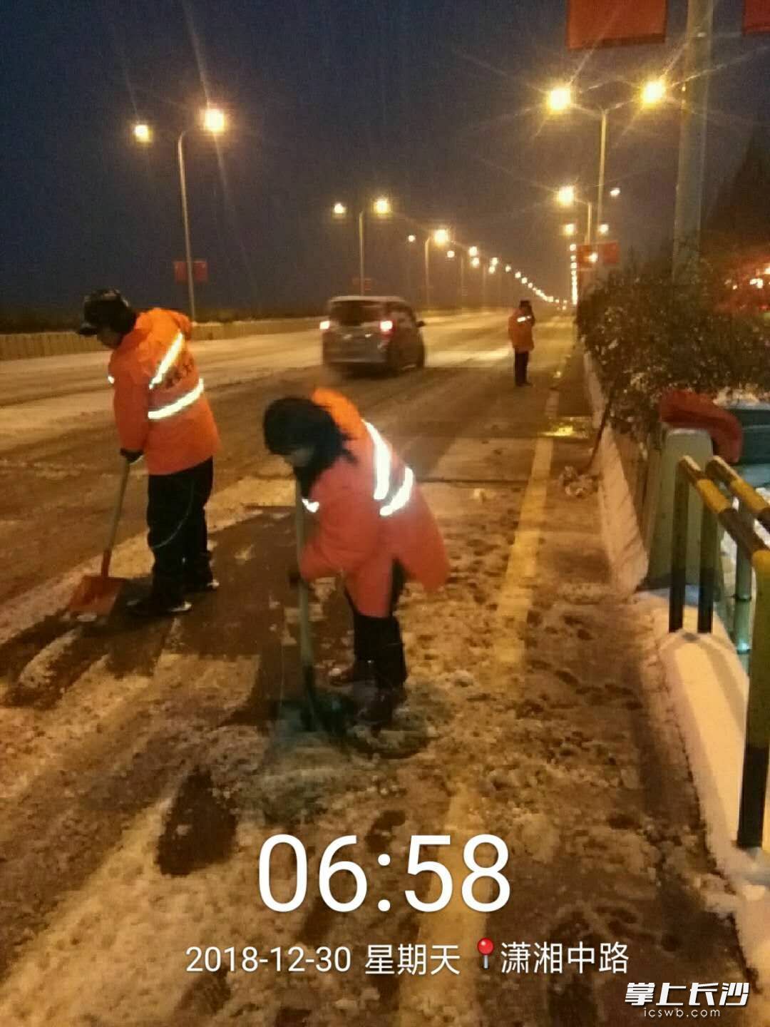 星城一夜“白” 道路結冰黃色預警發布 長沙多部門連夜應急處置