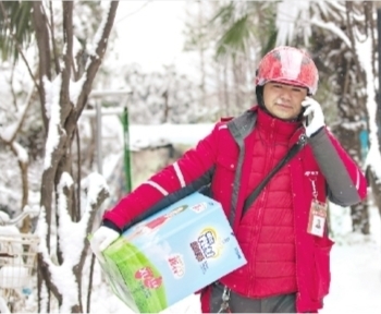 大雪突降，長江日報記者探訪各行各業從容應對，武漢迎來瑞雪豐年
