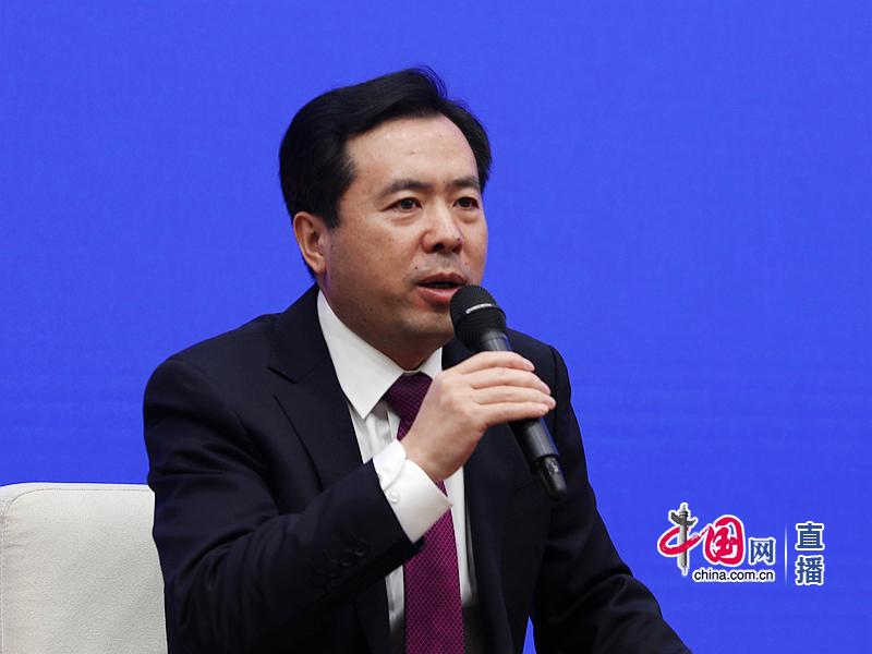 新聞辦就“改革開放與中國高技能人才隊(duì)伍建設(shè)”舉行中外記者見面會