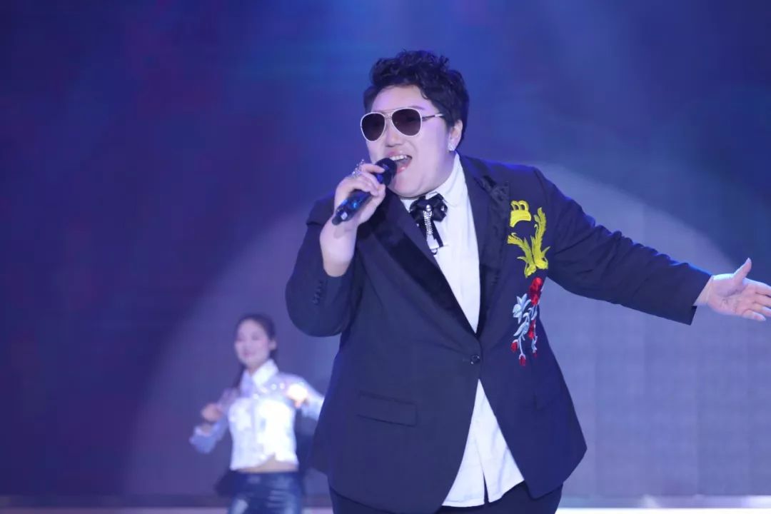 劍指80億！宏宇陶瓷2019榮耀再升級，不服來戰(zhàn)！