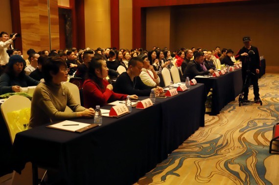 “聚勢(shì)明道 賦能共生—2019年深圳原創(chuàng)設(shè)計(jì)發(fā)展趨勢(shì)高峰論壇”成功舉辦