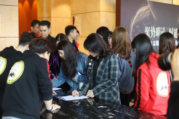 “聚勢(shì)明道 賦能共生—2019年深圳原創(chuàng)設(shè)計(jì)發(fā)展趨勢(shì)高峰論壇”成功舉辦