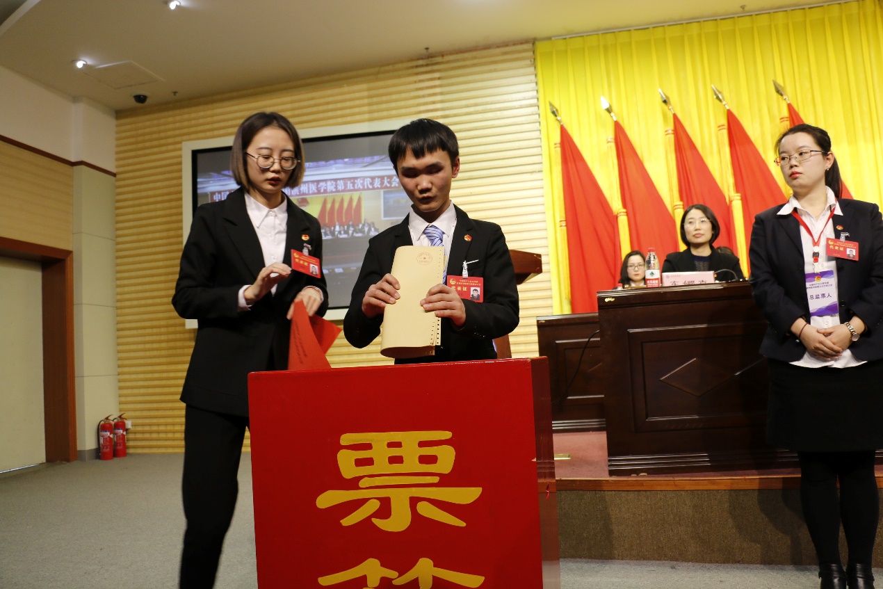 濱州醫(yī)學院發(fā)出全國高校首張團代會盲文選票