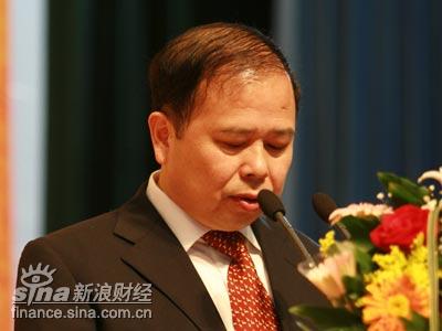 圖文：廈門(mén)大學(xué)管理學(xué)院院長(zhǎng)翁君奕主持論壇